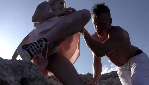 Hot MMF Threesome fuck at the Beach: Ansehen auf EroticOnly.DE